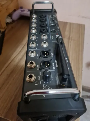 Mixer Digital XR12 Behringer 