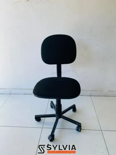 Cadeira de escritório azul e preta sem braço