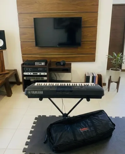 Vendo teclado Yamaha PSR-E463, em excelente estado