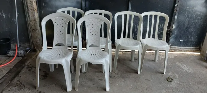Cadeiras de plástico