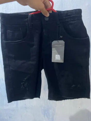 Bermuda jeans preta tamanho 38 pra vender nova na etiqueta