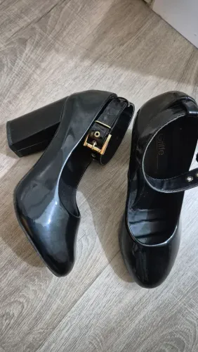 Sapato Scarpin estilo boneca salto preto