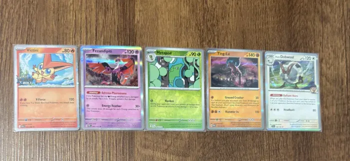 Lote Pokémon TCG 87 Cartas em Inglês 2024/2025 + 5 Holo/Reverse