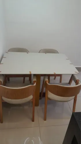 Mesa de Jantar com 4 cadeiras