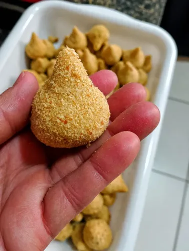 50 Coxinhas Congeladas Gourmet R$40 | Frango, Requeijão e Mais