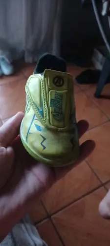 Chuteira Marvel infantil