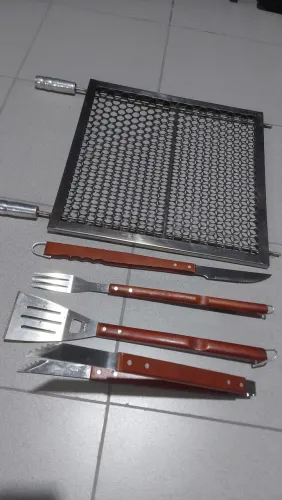 Kit churrasco com grelha e acessórios