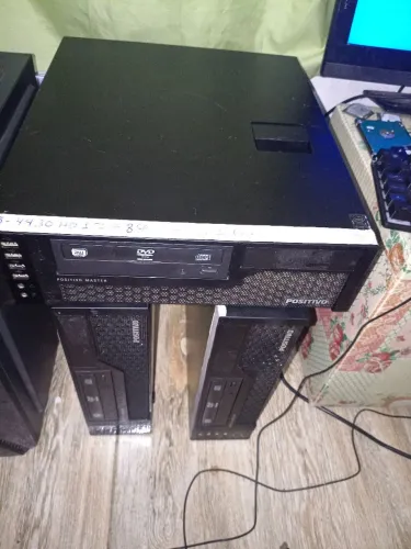 Vendo três gabinete completo