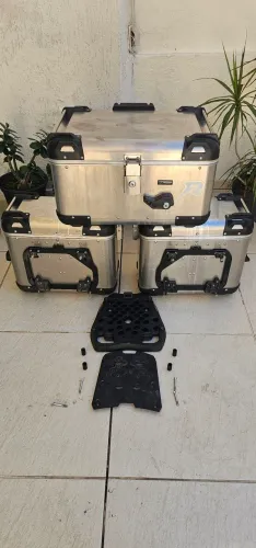 3 baús de moto Scam aluminio com kit de instalação 