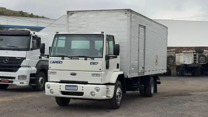 FORD CARGO 1317 2003 - CAMINHAO TOCO COM BAU TR POR 1718 1418 1719 13180 15180