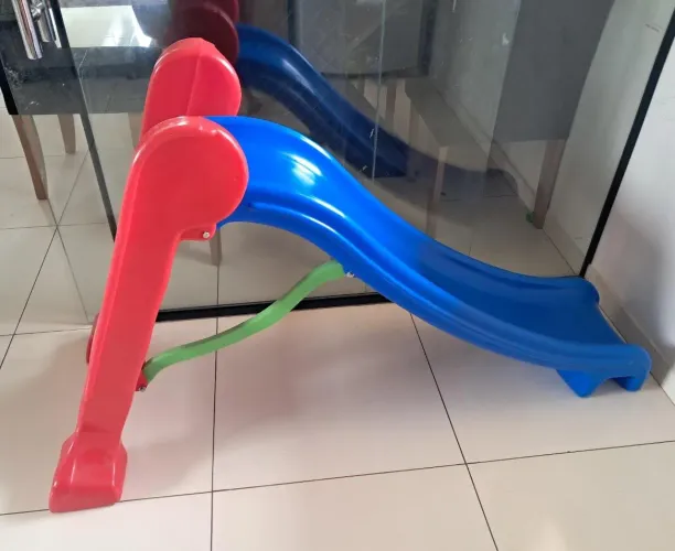 Escorregador infantil