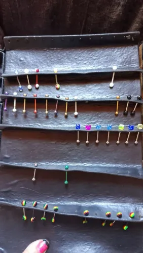 E para vender tudo piercings brinco e pulseira aço cirúrgica