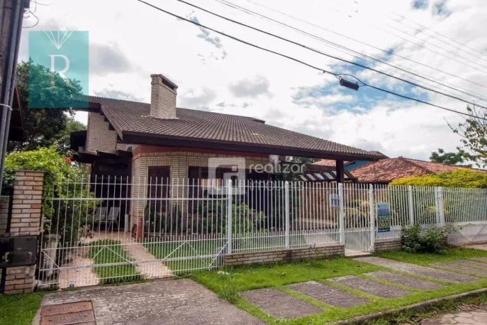 Sobrado Residencial à venda, Jurerê, Florianópolis - SO0054.