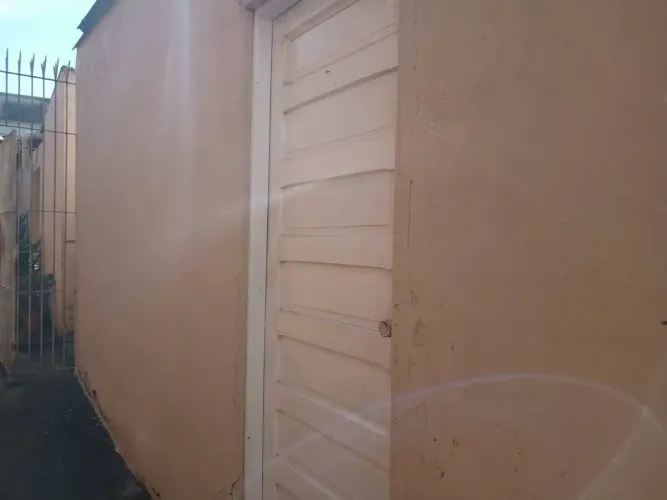 Casa de fundos ( VILA GUAÍRA