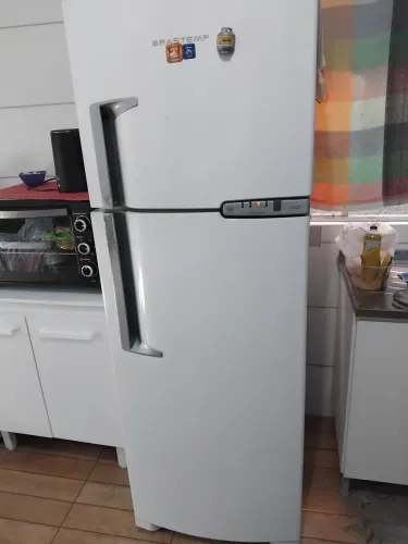 Vendo uma geladeira