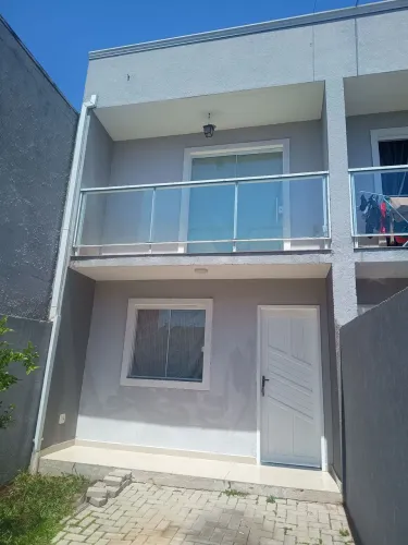 Sobrado no sítio cercado