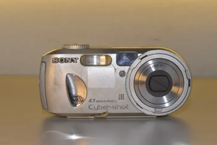 Câmera Sony Cybershot P73