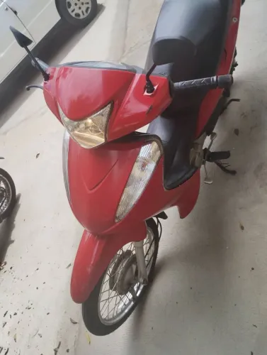 Honda Biz 110i ( super conservada).