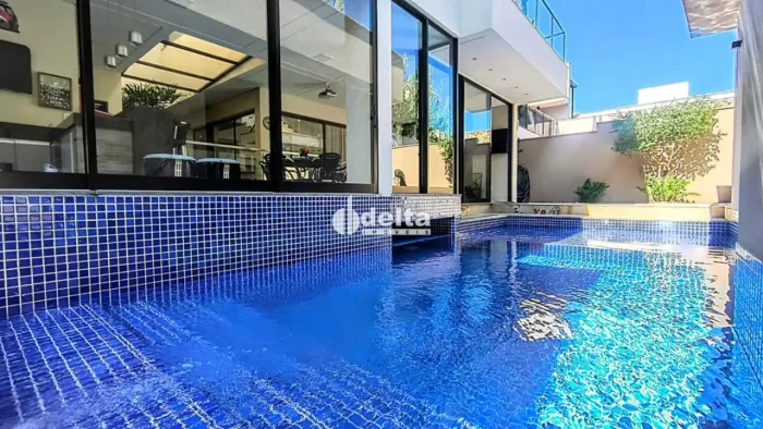 Casa em condomínio com 4 suítes disponível para venda no bairro Nova Uberlândia em Uberlân