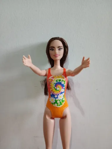 (Produto semi novo)Boneca Barbie Praia