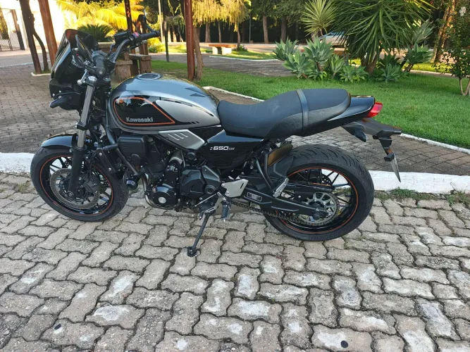 VENDO LINDA KAWASAKI Z650 RS ANO 2022/23