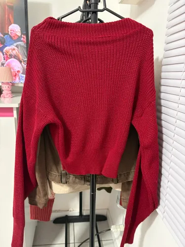 sueter cropped manga longa vermelho e preto