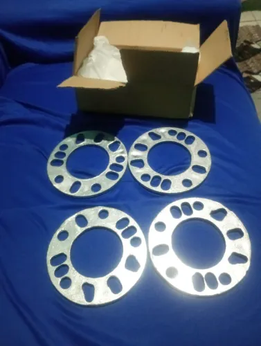 Vendo 4 alongadores de roda universal novo
