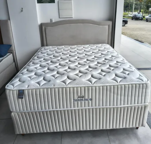 Conjunto cama na medida queen 158 x 198 x 32cm altura.