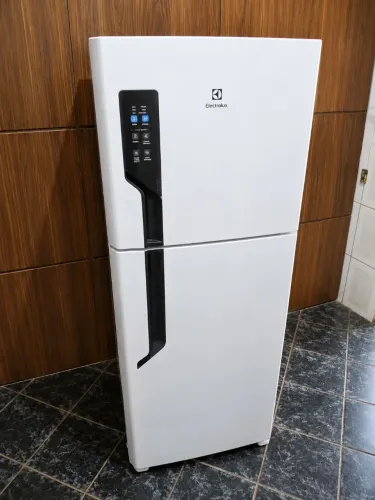 ? GELADEIRA ELECTROLUX DF42 FROST FREE ?