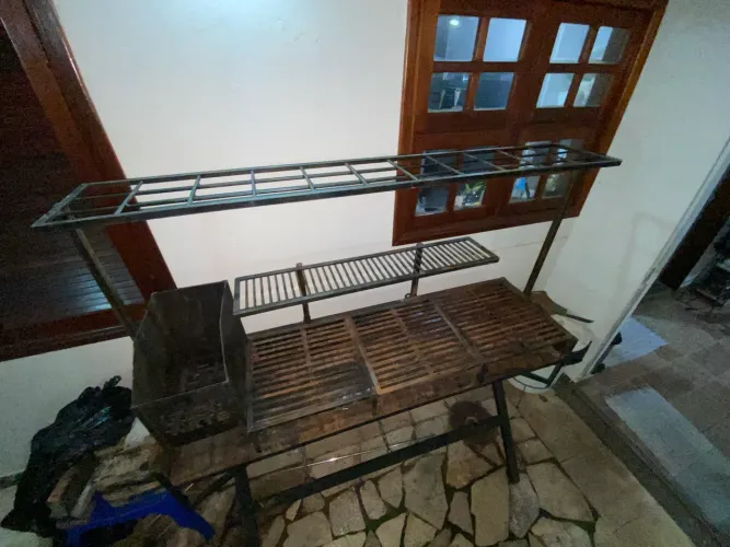 Vendo Parrilla Profissional Completa (1,70m x 0,70m) com Varal
