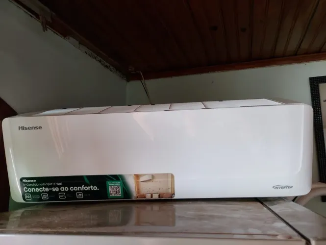Ar-condicionado Hisense Inverter 220v 12.000btu - Apenas refrigera, tem três meses de uso