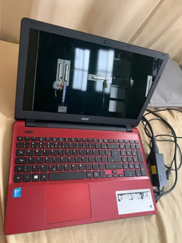 Notebook Acer Core i3 (Liga, mas precisa de reparo)