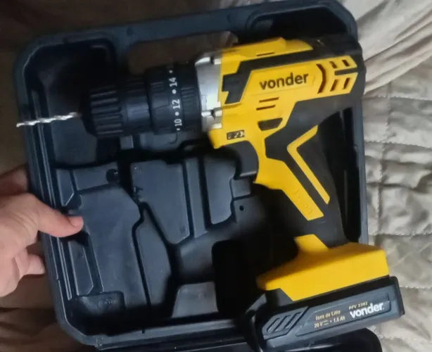 Vendo Parafusadeira E Desparafusadeira de Impacto pouco usada venda rápida