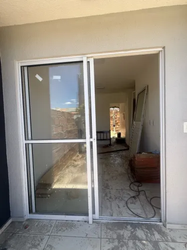 Vende-se porta de vidro