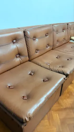 Sofá couro antigo, 5 peças + mesa 