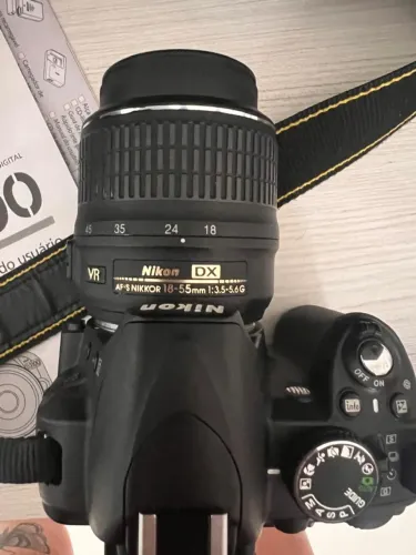 Câmera Nikon D3100 em excelente estado de conservação, com apenas uma dona e pouco uso. Ac