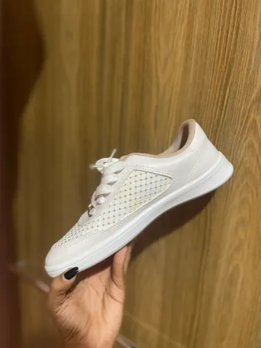 Tênis Moleca Feminino branco com acabamento em napa e detalhes em brilho