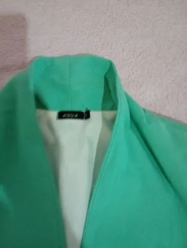Blazer verde da marca AQUA 