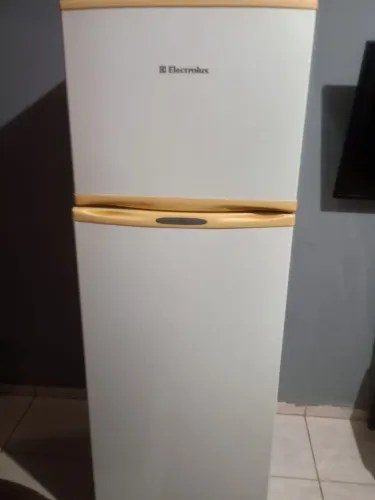 Vendo essa geladeira funcionando perfeitamente, valor 500,00