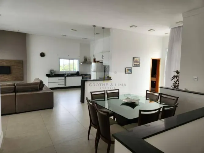 Casa com Piscina, Espaço Gourmet e 4 Suítes Condomínio Lago Dourado