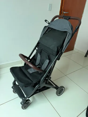 Carrinho de bebê Kiddo + bebê conforto Kiddo + base bebê conforto