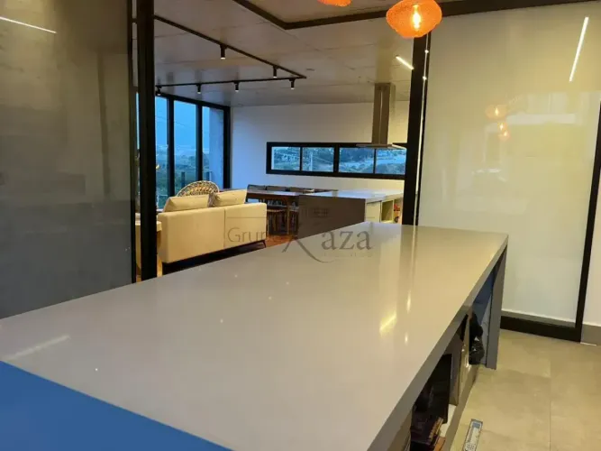 Casa em Condomínio  Vivva Residencial Clube Jardim Califórnia  3 Suítes  230m².