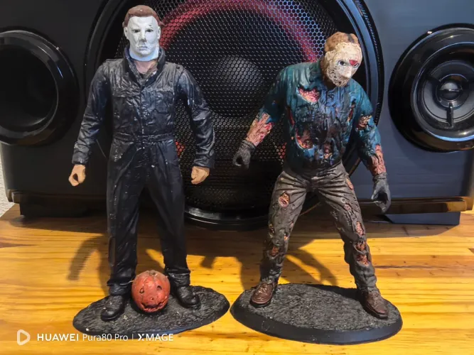 Bonecos Jason Voorhees e Michael Myers 