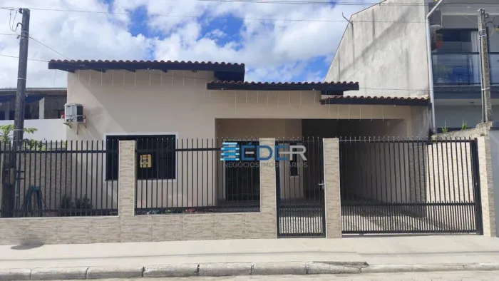 Casa averbada com 2 dormitórios sendo 1 suíte à venda, 113 m² por R$ 550.000 - Santa Regin