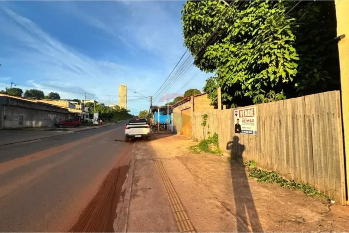 VENDO TERRENO NA AV. ANÍSIO CHAVES