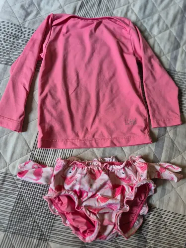 Vendo camiseta com proteção UV e biquíni tamanho G (veste 1 ano) da L'été
