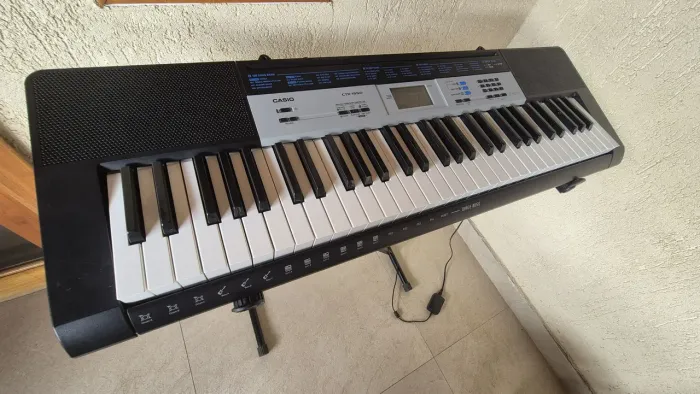 Teclado Casio/ CTK - 1550/ Novíssimo/ Com Suporte
