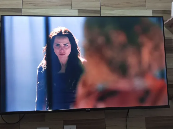 Vendo smartv 50 polegadas, acompanha todos os acessórios originais,tudo funcionando ..