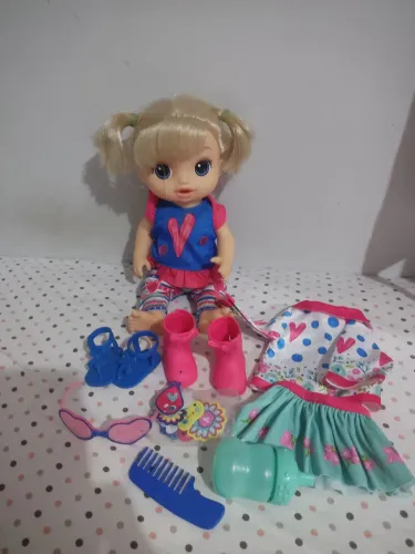 Baby alive vestida para passear