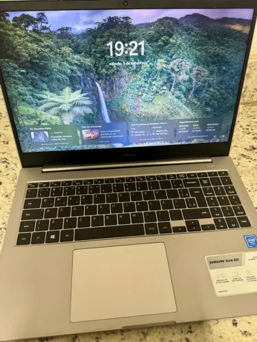 Notebook Samsung Book E20 - Perfeito para Estudos, Trabalho e Dia a Dia!